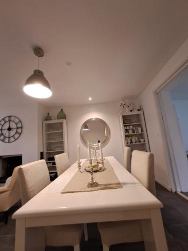 SPA Familial, Zen Zone Jacuzzi & Jardin, Jeux & Cheminée (SPA Familial, Zen Zone Jacuzzi & Jardin, Jeux & Cheminee) in บูร์ฌเทอรูลด์-แอ็งเฟรอวิล