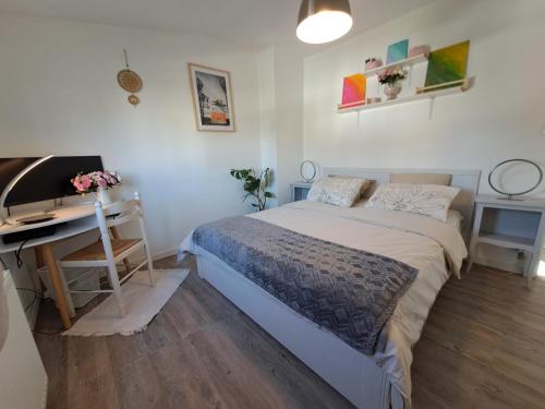 SPA Familial, Zen Zone Jacuzzi & Jardin, Jeux & Cheminée (SPA Familial, Zen Zone Jacuzzi & Jardin, Jeux & Cheminee) in บูร์ฌเทอรูลด์-แอ็งเฟรอวิล