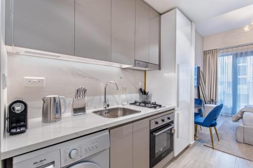 Lux-Furnished Stu Couple-Friendly Near Downtown, Дубай (фото 8)