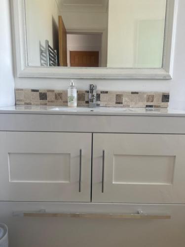 Mayfield guest rooms near Cyprianis Locksbottom