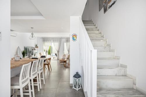 Casa La Playa - Conil (CASA LA PLAYA-CONIL Vacaciones de Lujo en Conil con Todas las Comodidades NETFLIX-HBO-DISNEY-CANALES) in Fuente del Gallo Beach