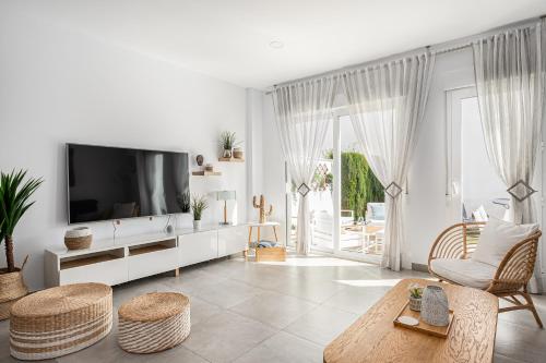 Casa La Playa - Conil (CASA LA PLAYA-CONIL Vacaciones de Lujo en Conil con Todas las Comodidades NETFLIX-HBO-DISNEY-CANALES) in Fuente del Gallo Beach