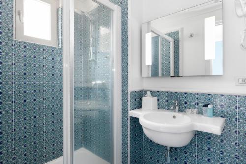 Superior Double or Twin Room with City View image 4