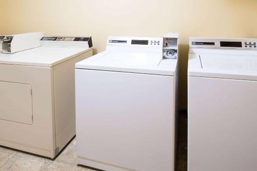 Travelodge by Wyndham East Portland/Gresham - image 2