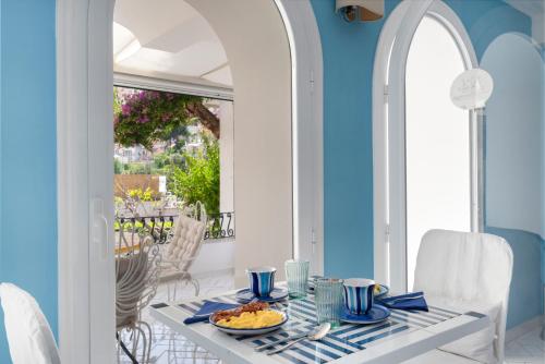 ห้องอาหาร, โรงแรมบูแก็งวีล (Hotel Bougainville) in โพสิตาโน่