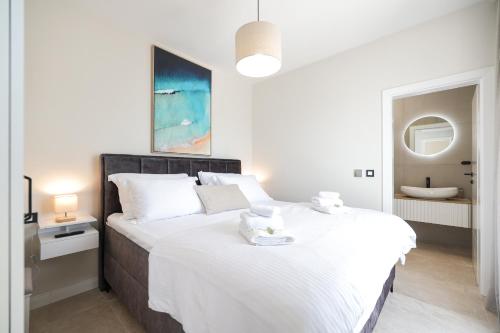 CROWONDER Villa Bura with Heated Swimming Pool and Jacuzzi