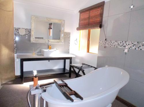 Old Mill Lodge , Working Ostrich Farm and Restaurant in Oudtshoorn