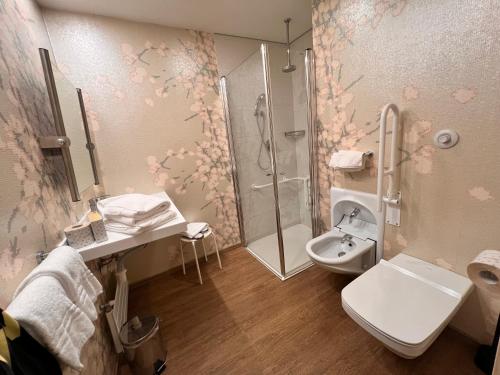 Superior Double Room image 7