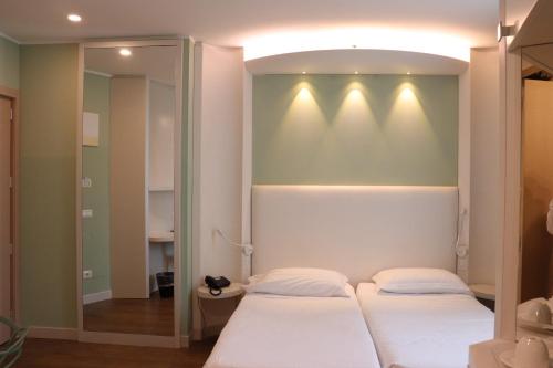 Ark Hotel - image 9