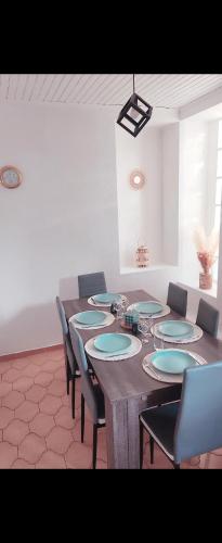 Facilities, Maison near Les delices de thau