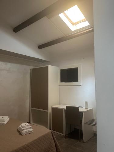 Double Room image 6