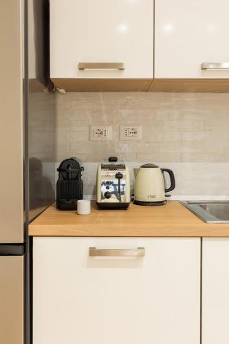 Trevi Fountain Boutique Apartment - image 10