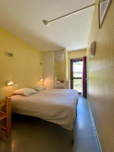 2 twin beds
