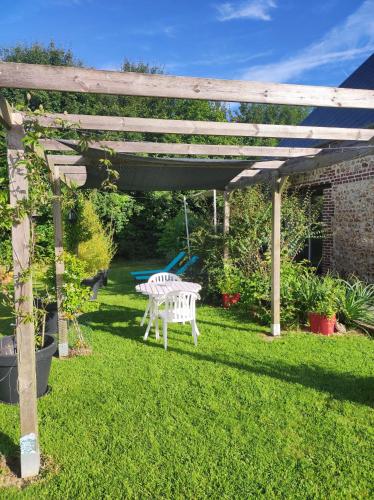 Балкон/тераса, Charmante Maison à Fort-Moville avec Terrasse Privée (Charmante Maison a Fort-Moville avec Terrasse Privee) in Fort-Moville