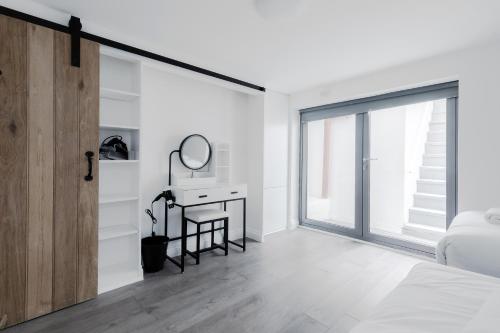 Wonderful Apartments near Portobello Road - image 6