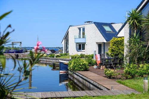 Amsterdam / Loosdrecht Rien van den Broeke Village - image 8