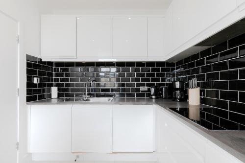 Wonderful Apartments near Portobello Road - image 13