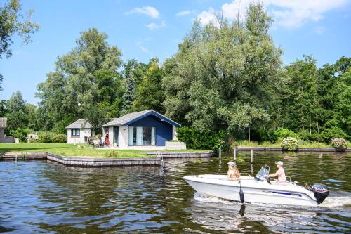 Amsterdam / Loosdrecht Rien van den Broeke Village - image 2