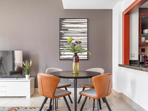 Vibrant 1BDR in the Heart of the City-211 - image 4