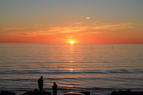 1ENSUITe GLENELG UNIT 31