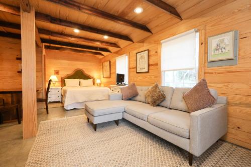 The Dailey Renewal Retreat B & B in Greensboro, USA