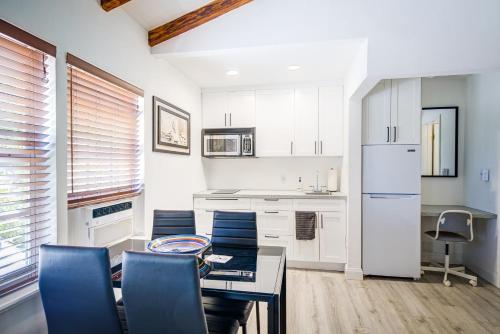 Little Paris by the ocean self check in 3