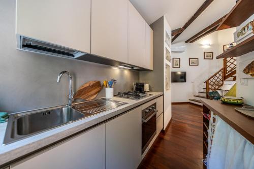 Cocina, PETITE PARAGGI Vista e Comodità sul Mare (PETITE PARAGGI Vista e Comodita sul Mare) in Portofino
