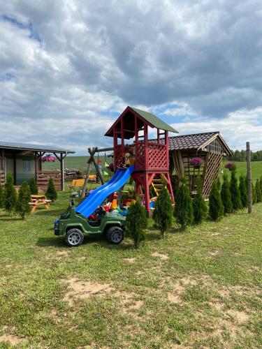 Spēļu laukums, Domek letniskowy in Buda Ruska