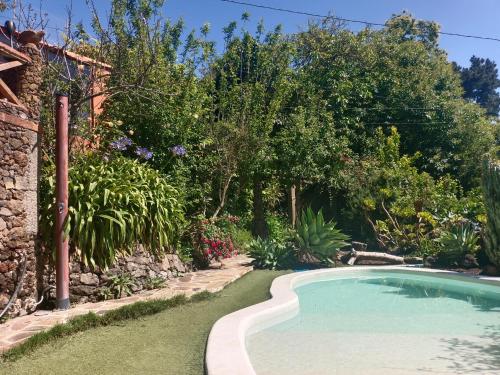  Villa Los Matos Pool and garden in Valleseco