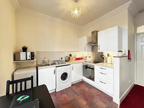 Blair St Burns apt Old Town - image 4