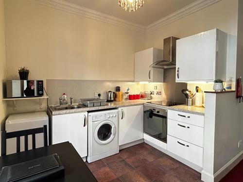 Blair St Burns apt Old Town - image 5