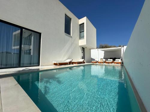 4 bedrooms, 8 beds