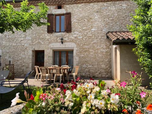 Фасада на хотела, Jolie maison avec cheminée, à la campagne (Jolie maison avec cheminee, a la campagne) in Taïx