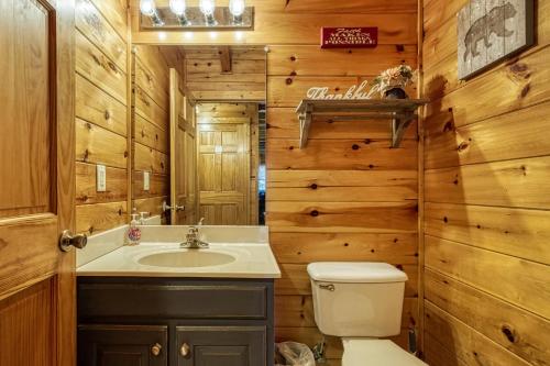 View To Remember Stunning Mountain Views Hot Tub Game Room Near Pigeon Forge - image 3
