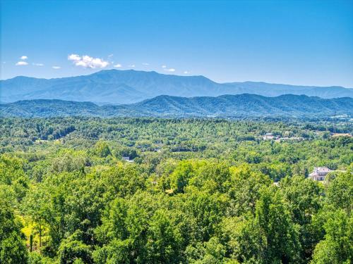 View To Remember Stunning Mountain Views Hot Tub Game Room Near Pigeon Forge - image 11