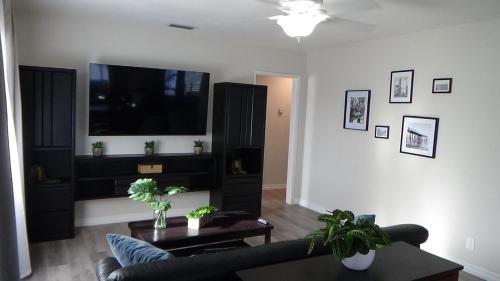 Cozy SB Home near NOS Center in San Bernardino, USA