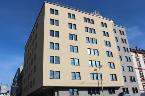 Grand Hotel Empire - image 13