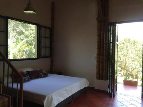 Charming Coffee Region Farm Escape - image 3
