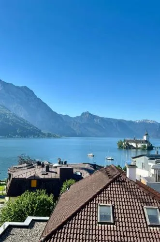 Wolfis Traunseeblick - mit Klimaanlage u kostenlosem Parkplatz direkt an der Unterkunft in Gmunden, Österreich