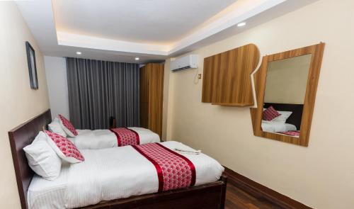 Rightway Hotel & Restaurant