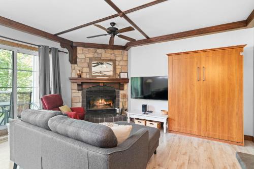 Les Manoirs Wpool & Hot Tub Near Village 120-7 in Mont-Tremblant, Canada