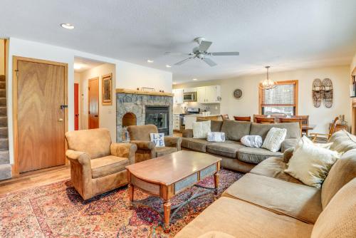 West Dover Townhome Near Mount Snow Shuttle Stop! in West Dover, USA
