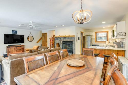 West Dover Townhome Near Mount Snow Shuttle Stop! in West Dover, USA