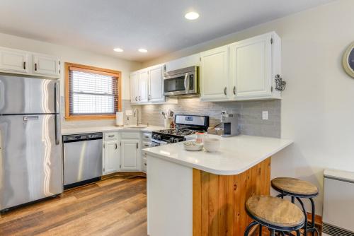 West Dover Townhome Near Mount Snow Shuttle Stop! in West Dover, USA
