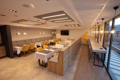 Restaurante, VALENT OTEL BUSINESS in Cevat Pasa