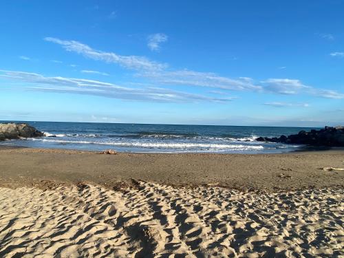 Du cote de chez Swann a 150 m de la plage in Vias