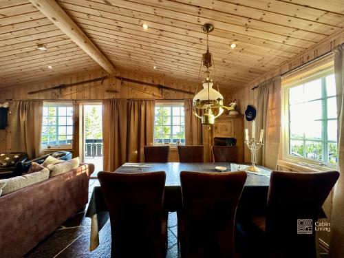 Cozy spacious cabin with sauna at Natrudstilen in Ringsaker