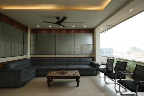 ล็อบบี้, Silver Oaks Inn in มธุระ