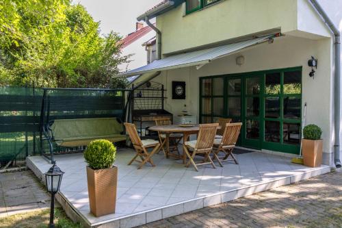 Balkons/terase, Zsuzsa Apartmanház (Zsuzsa Apartmanhaz) in Sukoro