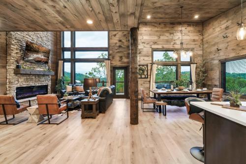 Private, Mtn Views, Theatre, Pool, Hot Tub, Game Room in Sevierville, USA